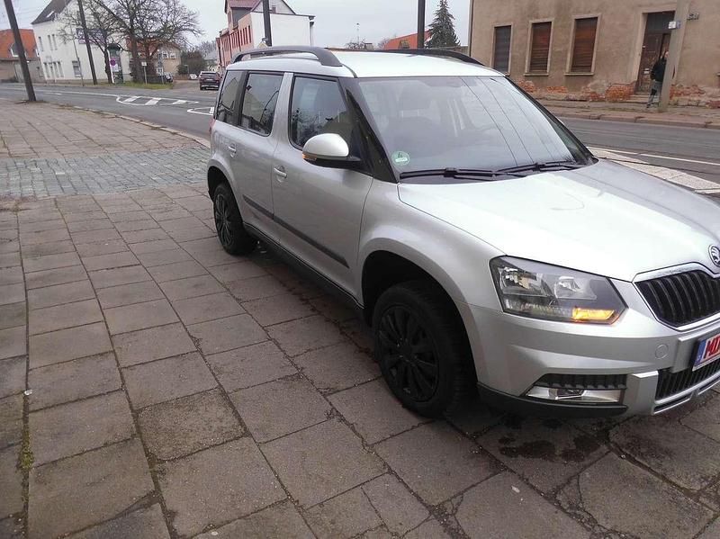 Gebraucht Skoda Yeti Ambition 122 PS (89 kW) 2015 Brilliantsilber metallic SUV