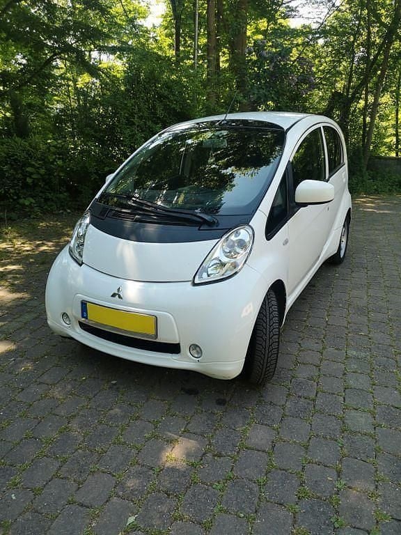 Gebraucht Mitsubishi i-MiEV 49 kW (67 PS) 2014 Weiß Kleinwagen