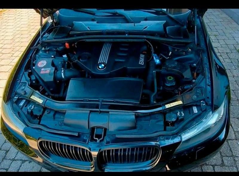 Gebraucht BMW 320 177 PS (130 kW) 2009 Schwarz Kombi