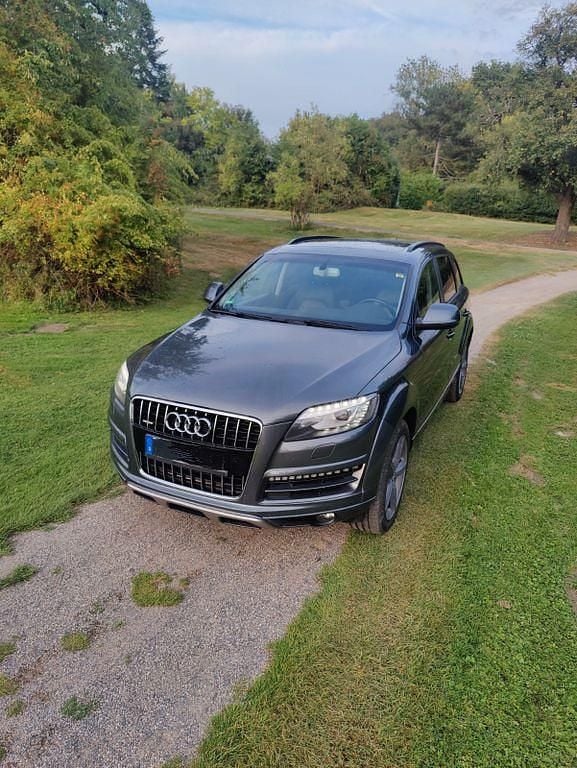 Grau Gebraucht 2015 Audi Q7 Ambiente SUV | 22.999 € (Superpreis) - Bild 1/4