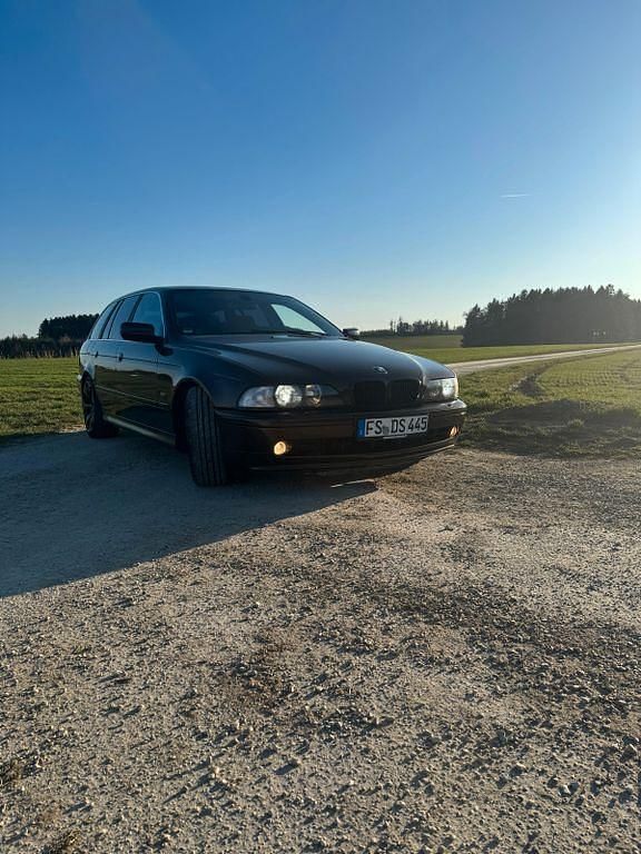 Gebraucht BMW 530 193 PS (141 kW) 2002 Braun Kombi