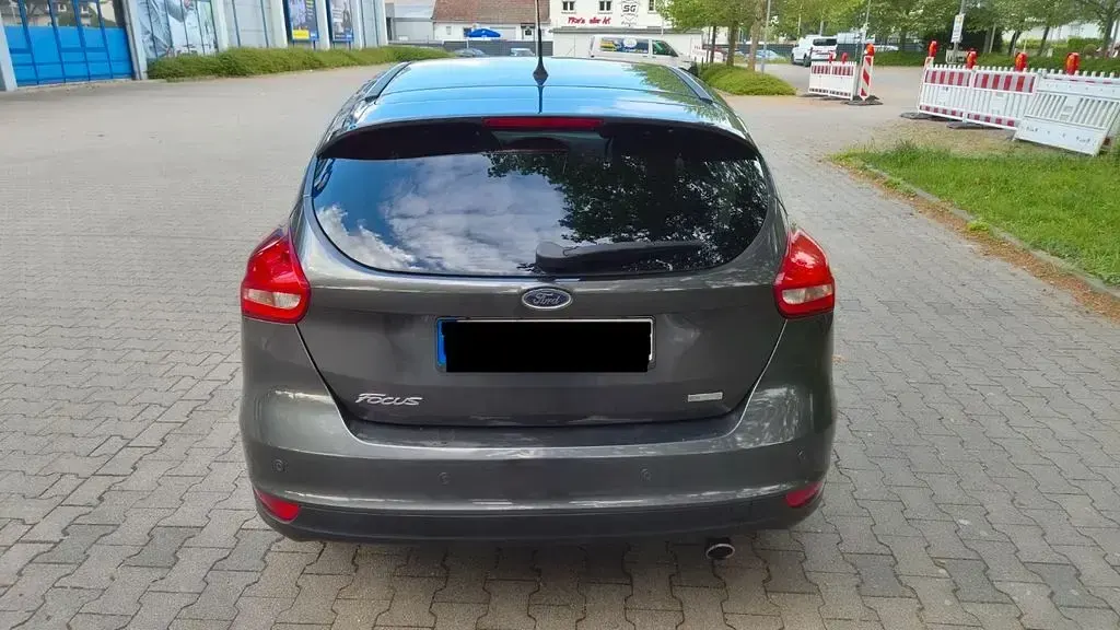Gebraucht Ford Focus Titanium 150 PS (110 kW) 2016 Grau Limousine