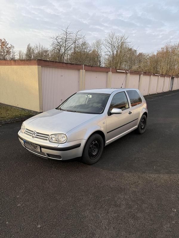 Silber Gebraucht 2003 VW Golf IV Ocean Kleinwagen | 3.200 € (Etwas zu teuer) - Bild 1/4
