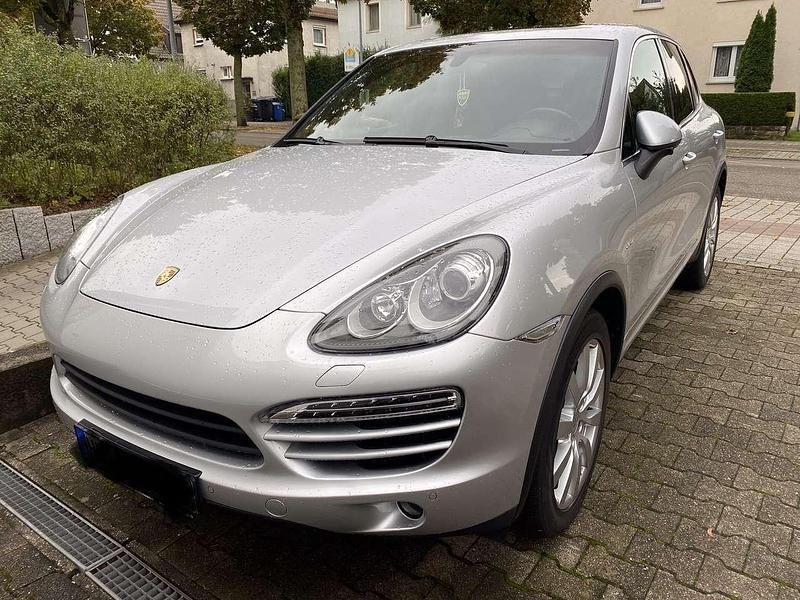 Grau Gebraucht 2011 Porsche Cayenne SUV | 22.500 € (Fairer Preis) - Bild 1/4