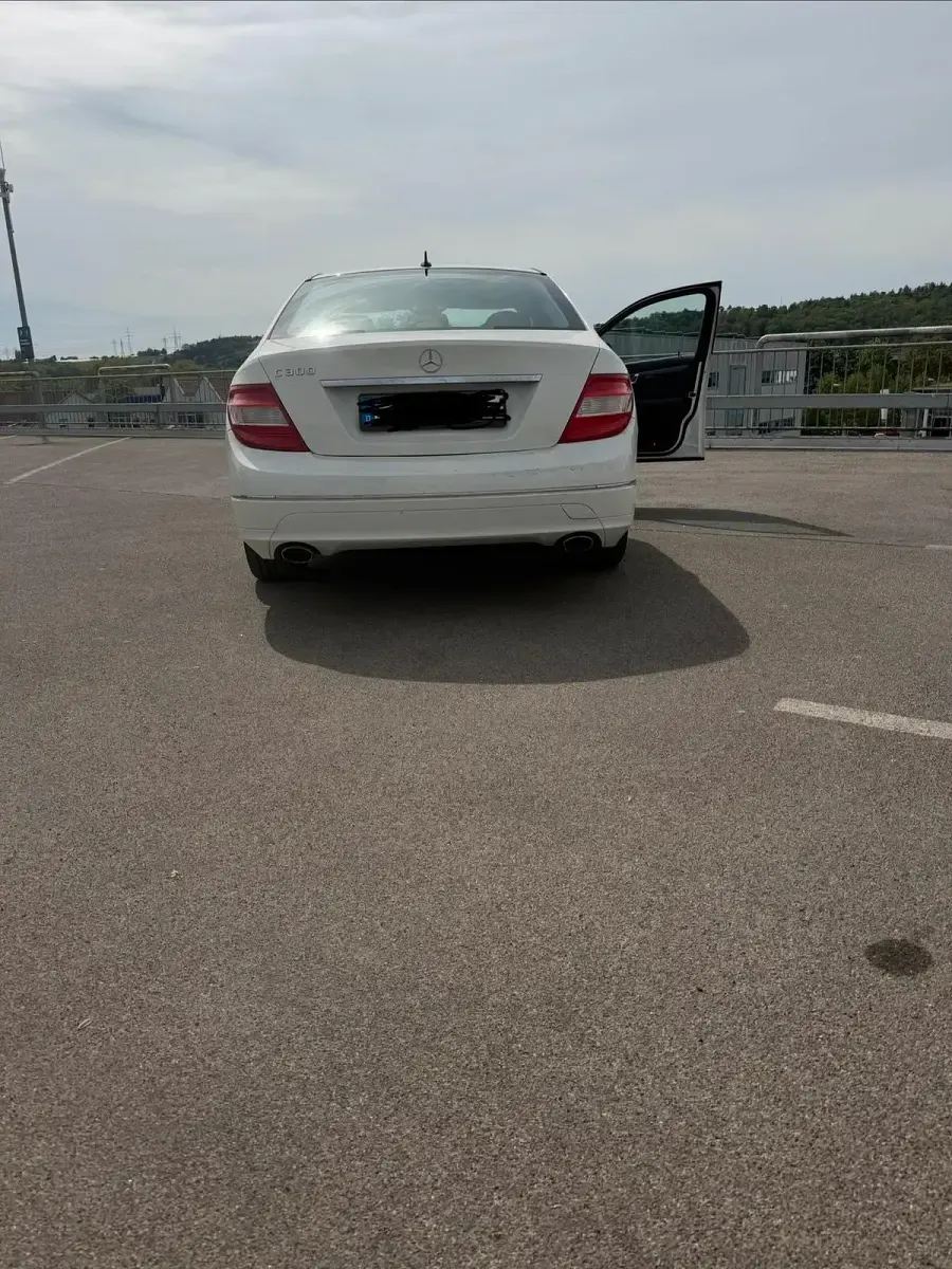 Gebraucht Mercedes C300 231 PS (169 kW) 2009 Weiß Limousine