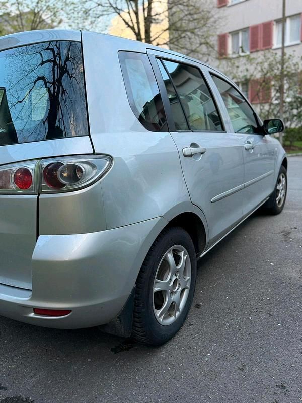 Usata Mazda 2 65 CV (47 kW) 2007 Argento Utilitaria
