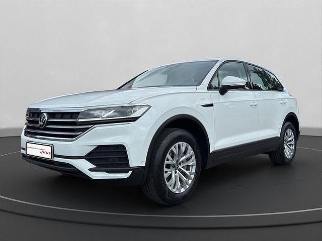 Weiss Gebraucht 2023 VW Touareg Basis SUV | 53.940 € (Etwas zu teuer) - Bild 1/4