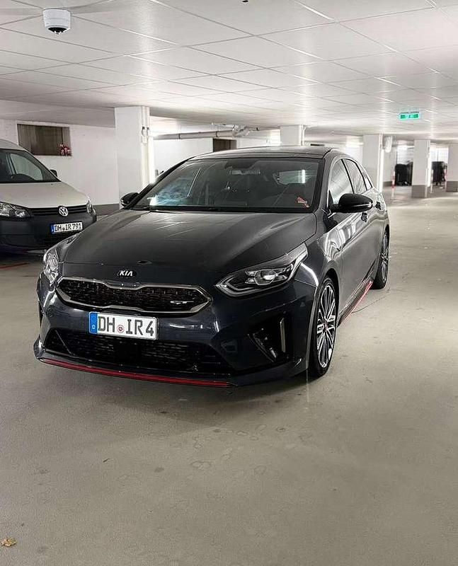 Grau Gebraucht 2020 Kia ProCeed Kleinwagen | 25.500 € (Fairer Preis) - Bild 1/4