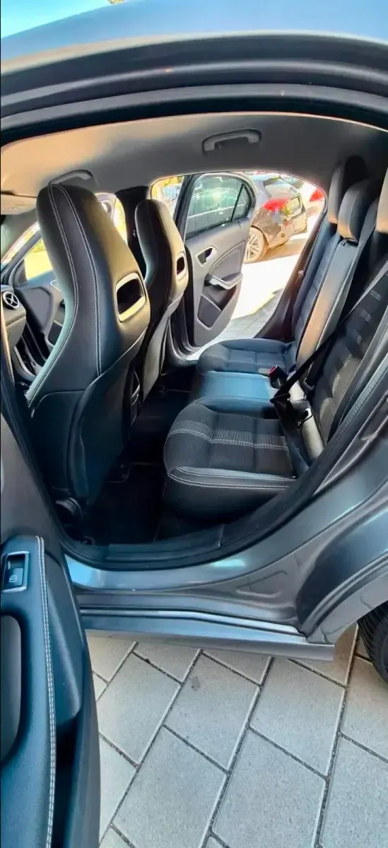 Gebraucht Mercedes A180 109 PS (80 kW) 2017 Grau Kleinwagen