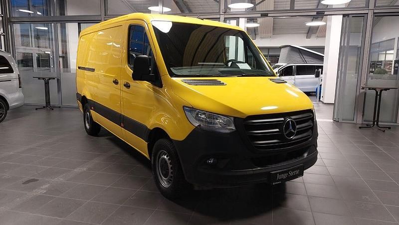 Gebraucht Mercedes Sprinter 163 PS (119 kW) 2021 Verkehrsgelb "89" Van