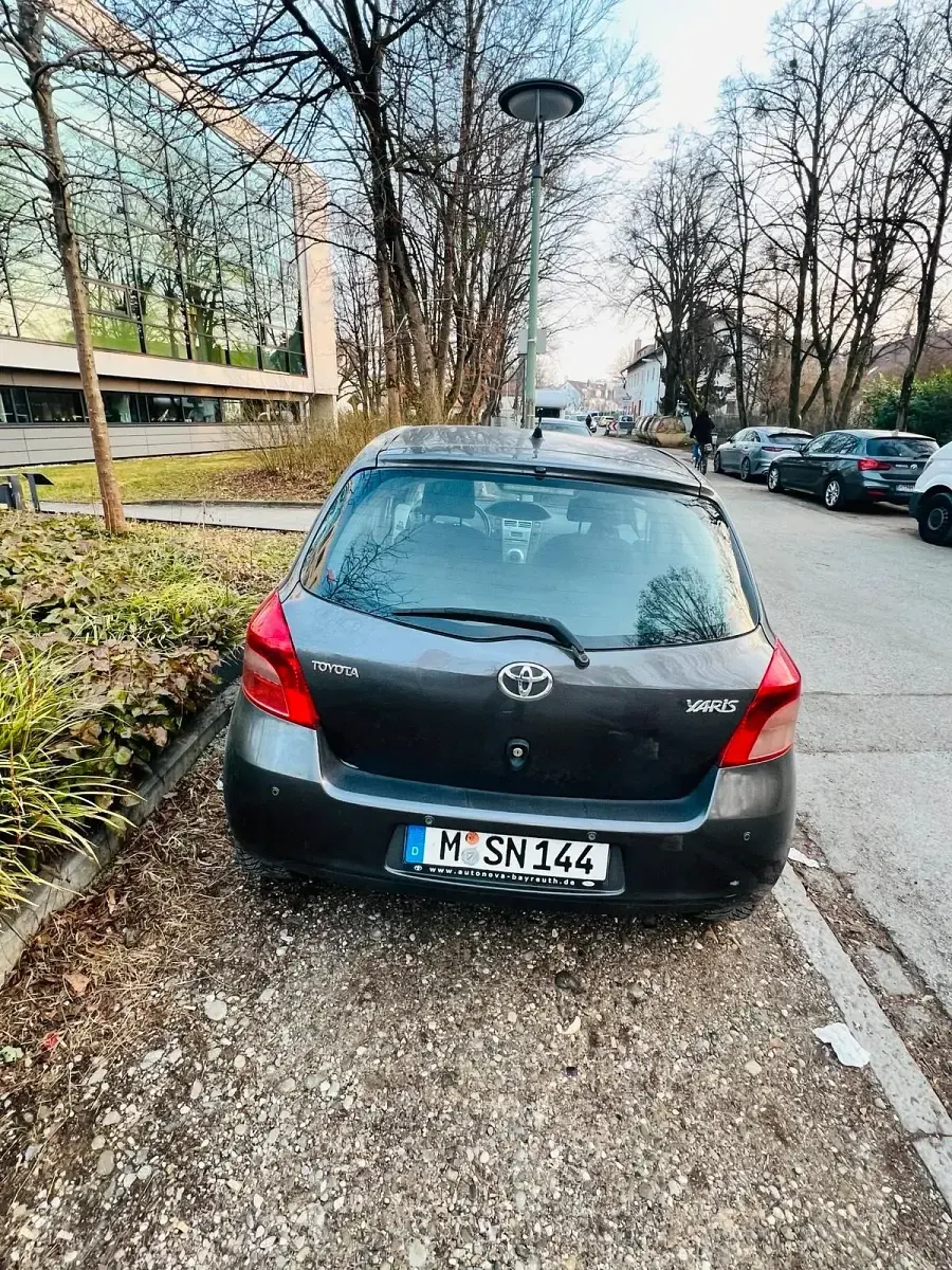 Gebraucht Toyota Yaris 69 PS (50 kW) 2008 Grau Kleinwagen