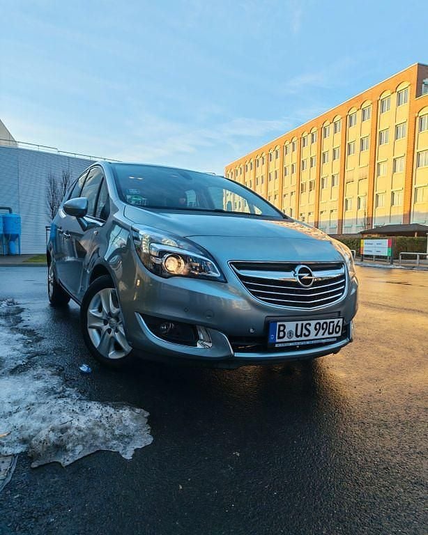 Gebraucht Opel Meriva Edition 140 PS (102 kW) 2014 Silber Van / Kleinbus