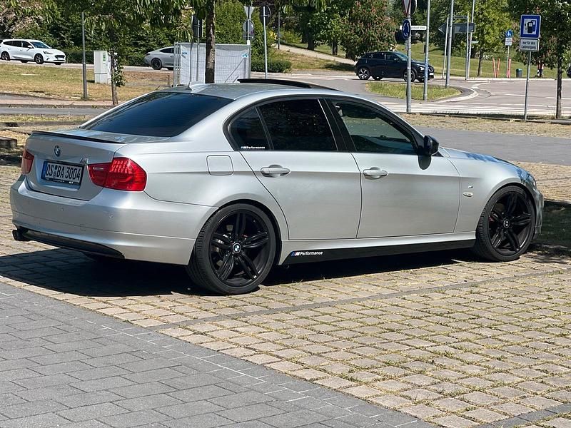 Silber Gebraucht 2009 BMW 320 M Sport Limousine | 5.200 € (Guter Preis) - Bild 1/4