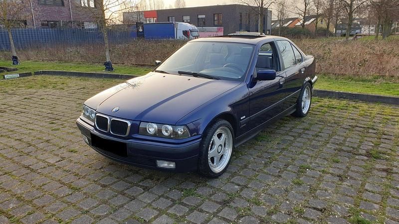 Gebraucht BMW 316 102 PS (75 kW) 1997 Blau Limousine