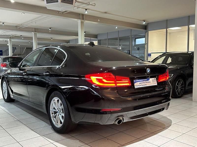 Gebraucht BMW 520 Sport Line 184 PS (135 kW) 2018 Schwarz Limousine