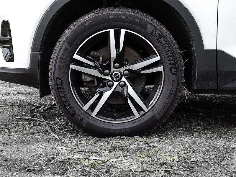 Gebraucht Volvo XC40 Plus 163 PS (119 kW) 2023 Weiss SUV