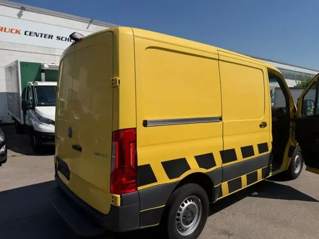 Gebraucht Mercedes Sprinter 163 PS (119 kW) 2020 Calcitgelb Van