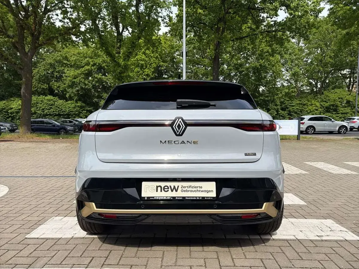 Gebraucht Renault Megane E-Tech Iconic 160 kW (218 PS) 2024 Rafalegrau, dach in black pea Limousine