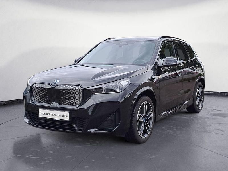 Schwarz Gebraucht 2023 BMW iX1 M Sport SUV | 40.860 € (Guter Preis) - Bild 1/4
