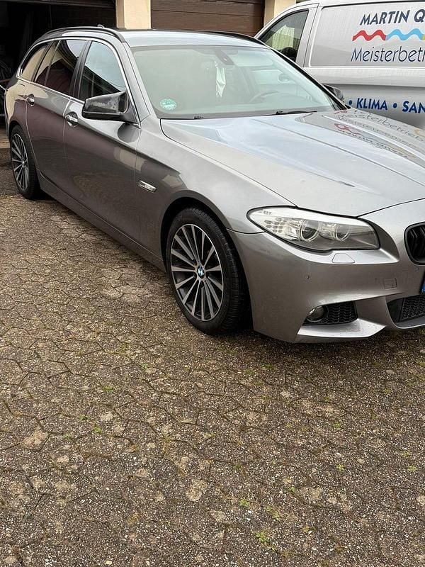 Blau Gebraucht 2011 BMW 525 Kombi | 8.800 € (Etwas zu teuer) - Bild 1/4