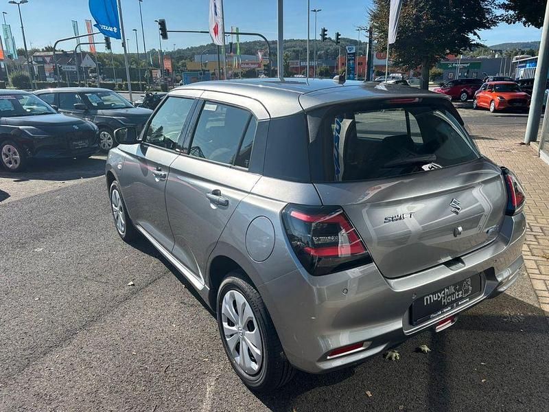 Neu Suzuki Swift Club 83 PS (61 kW) 2025 Silber Kleinwagen