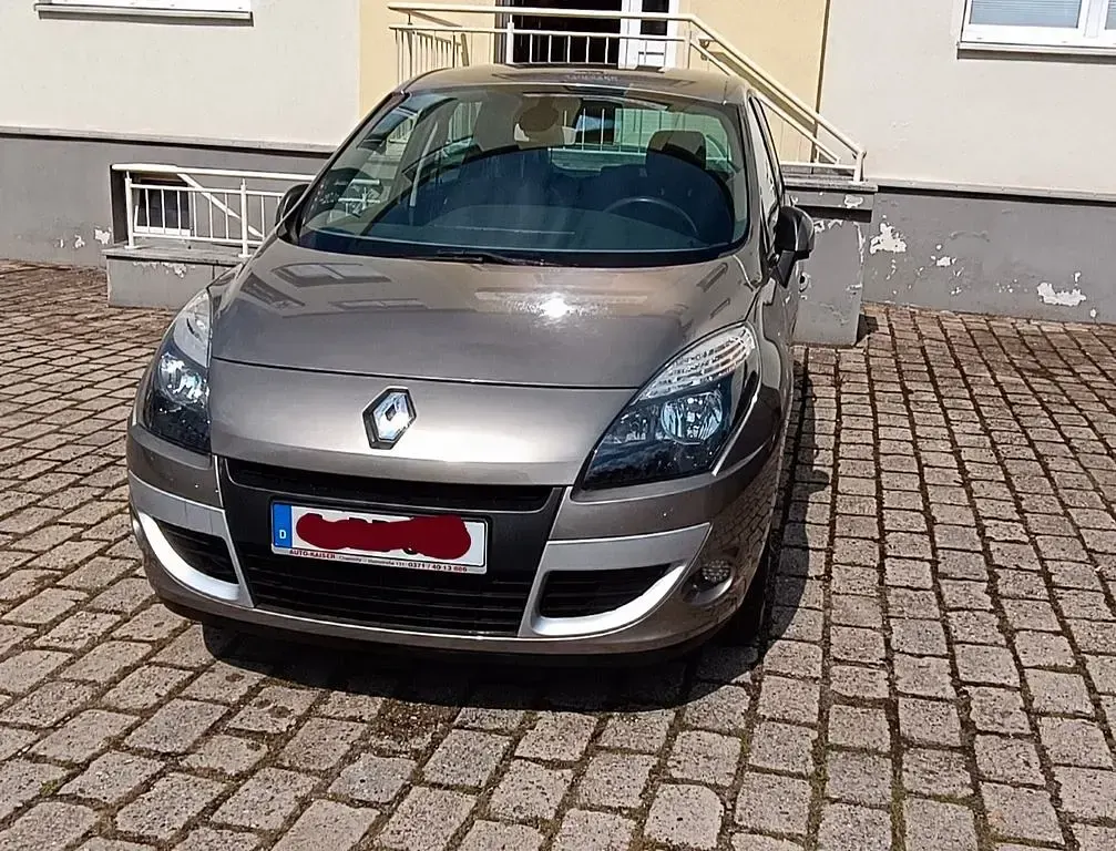 Gebraucht Renault Scénic III Dynamique 131 PS (96 kW) 2011 Braun Van / Kleinbus