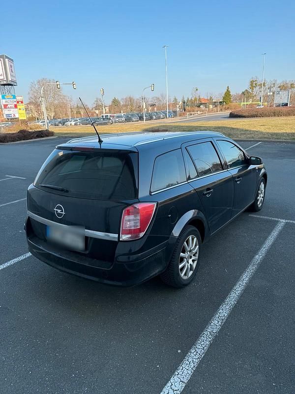 Gebraucht Opel Astra 116 PS (85 kW) 2010 Schwarz Kombi