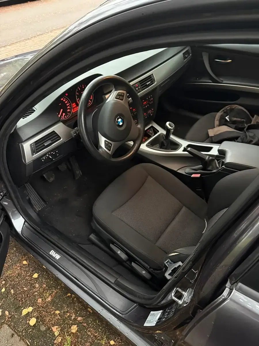 Gebraucht BMW 320 150 PS (110 kW) 2005 Grau Limousine