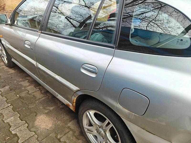 Gebraucht Kia Rio 98 PS (72 kW) 2002 Silber Limousine