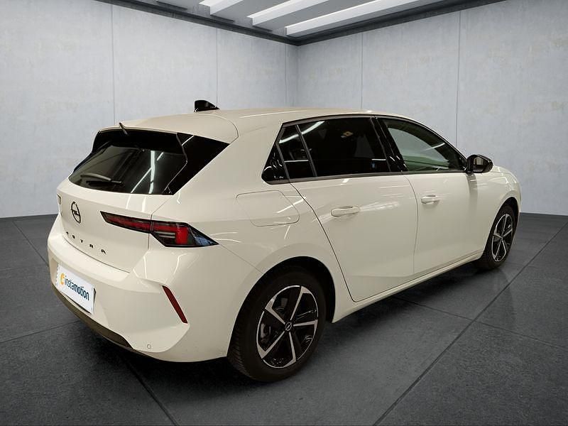 Używany Opel Astra 131 KM (96 kW) 2025 Biały Sedan/Limuzyna