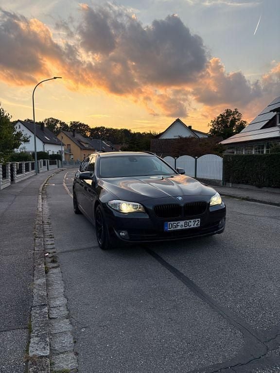 Schwarz Gebraucht 2010 BMW 530 Kombi | 5.500 € (Superpreis) - Bild 1/4