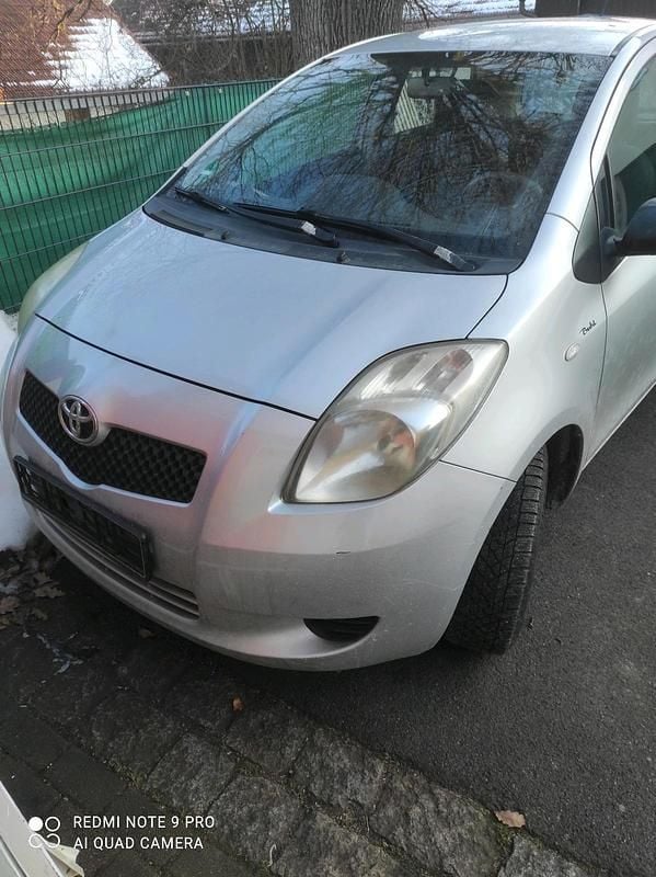 Silber Gebraucht 2006 Toyota Yaris Kleinwagen | 750 € (Superpreis) - Bild 1/4