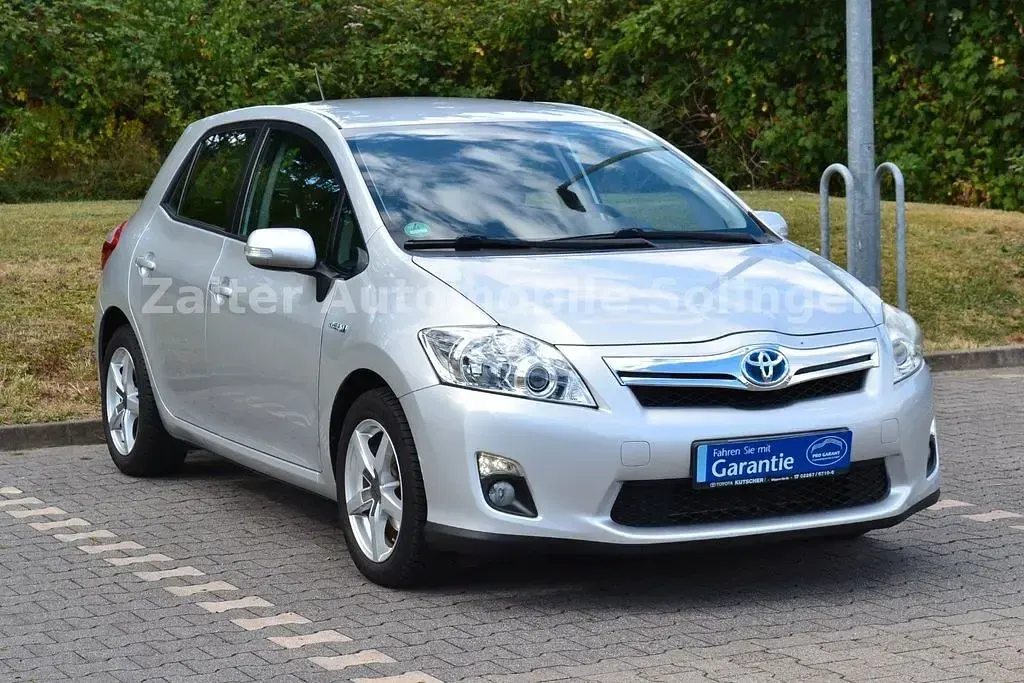 Gebraucht Toyota Auris Hybrid Life 99 PS (72 kW) 2012 Silber Limousine