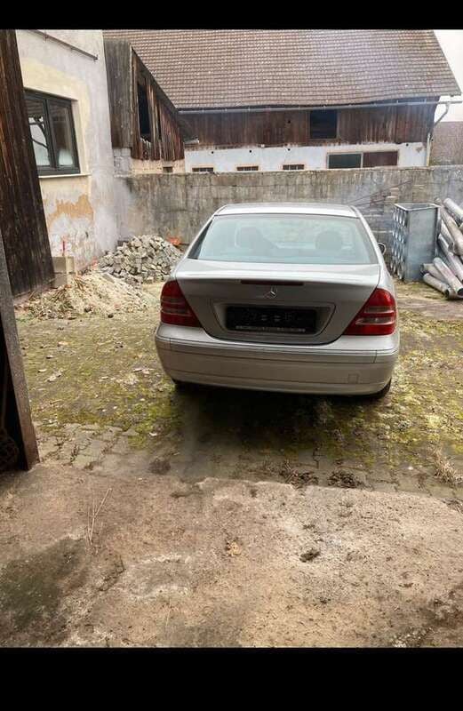 Gebraucht 2002 Mercedes C180 Avantgarde Limousine | 11.000 € - Bild 1/4
