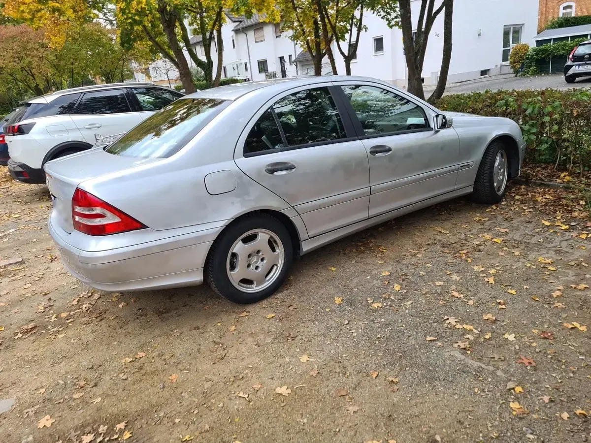 Gebraucht Mercedes C200 163 PS (119 kW) 2005 Grau Limousine