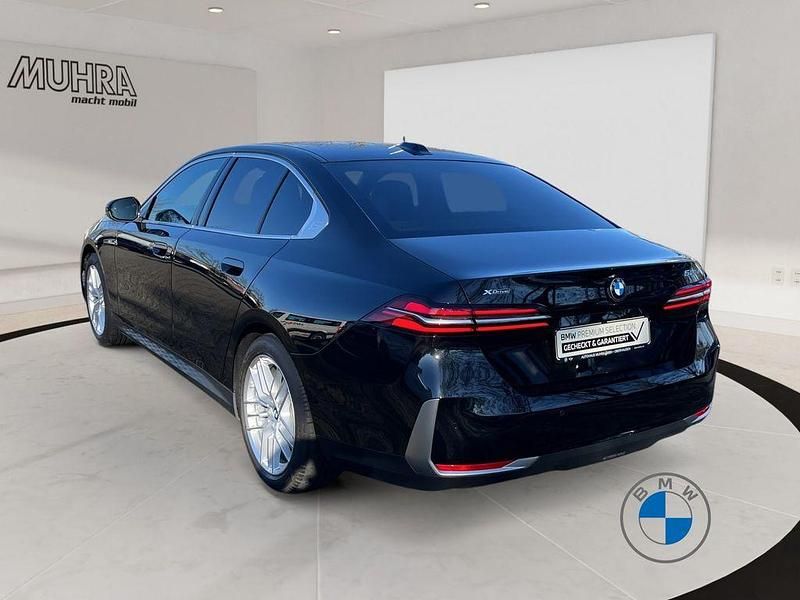 Gebraucht BMW 520 197 PS (144 kW) 2024 Black sapphire metallic Limousine