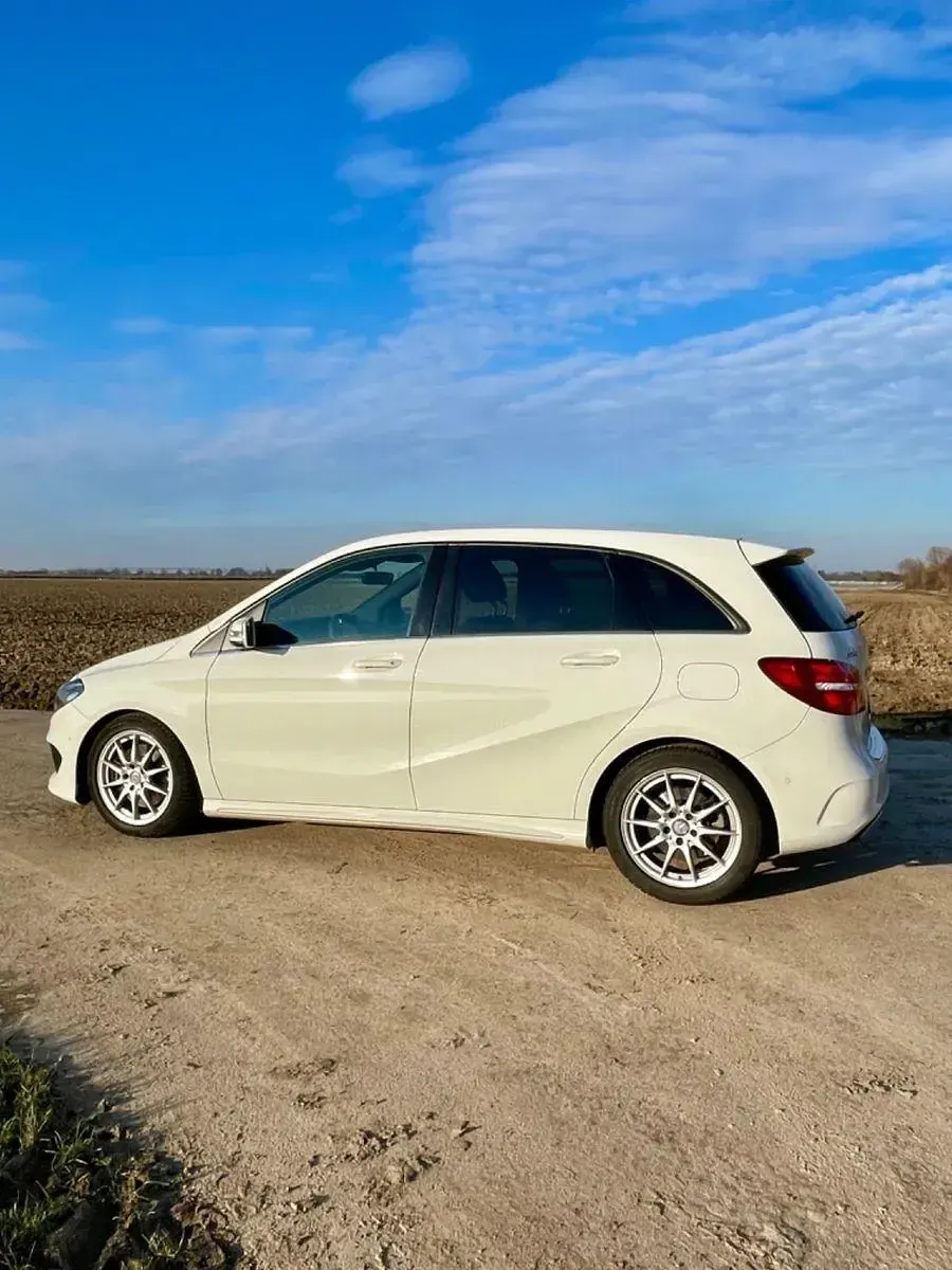 Gebraucht Mercedes B250 AMG line 211 PS (155 kW) 2016 Weiß Kleinwagen