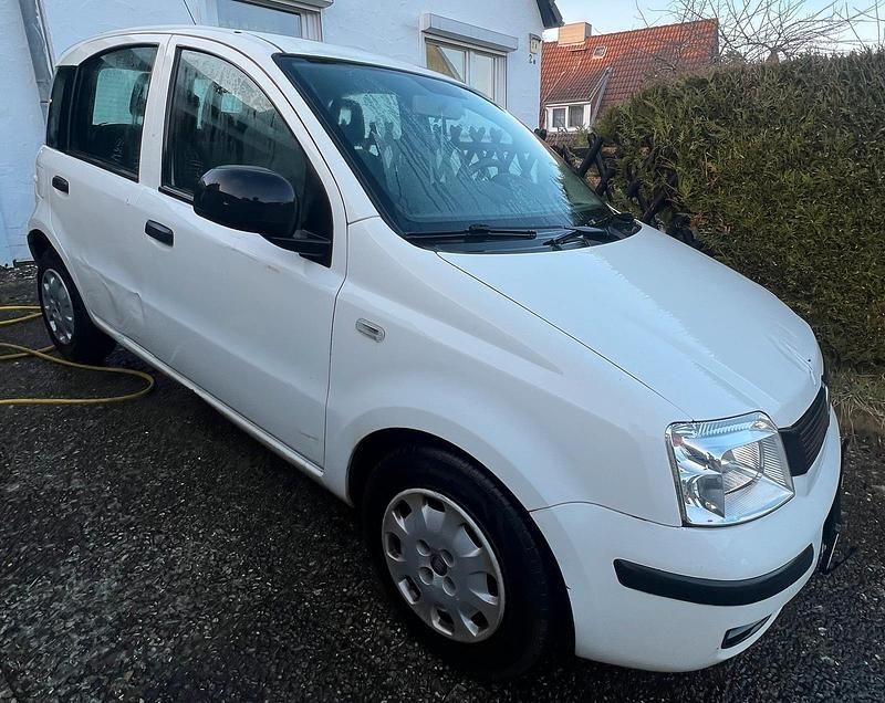 Weiß Gebraucht 2012 Fiat Panda Kleinwagen | 1.990 € (Superpreis) - Bild 1/4