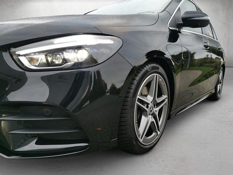 Gebraucht Mercedes B200 AMG line 163 PS (119 kW) 2023 Kosmosschwarz metalliclack Van / Kleinbus