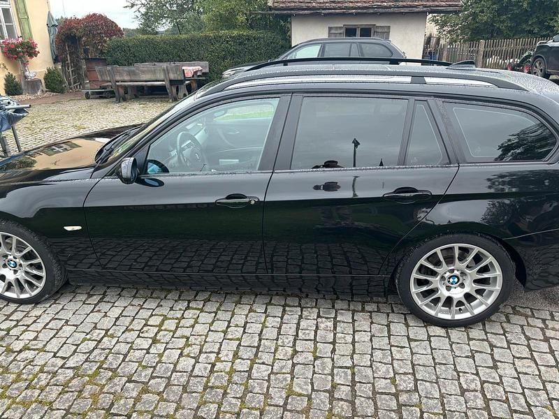 Gebraucht BMW 320 150 PS (110 kW) 2007 Schwarz Kombi