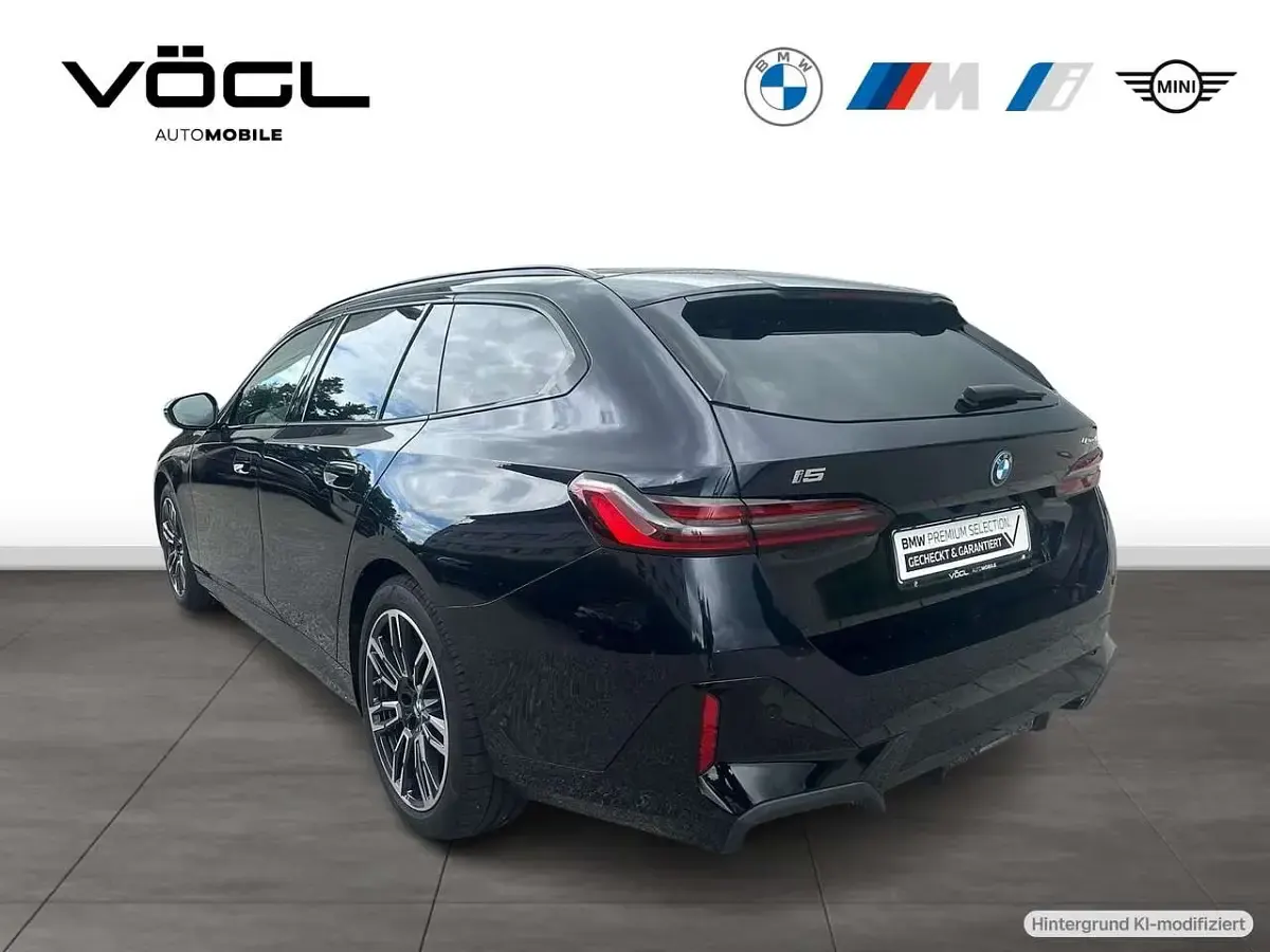 Gebraucht BMW i5 M Sport 250 kW (340 PS) 2025 M carbonschwarz Kombi