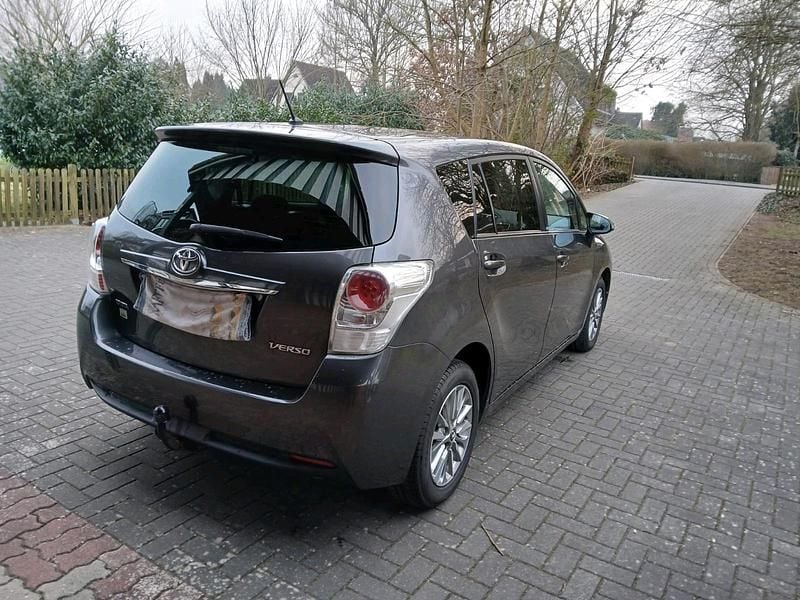 Andere farben Gebraucht 2017 Toyota Verso Van / Kleinbus | 7.800 € (Guter Preis) - Bild 1/4