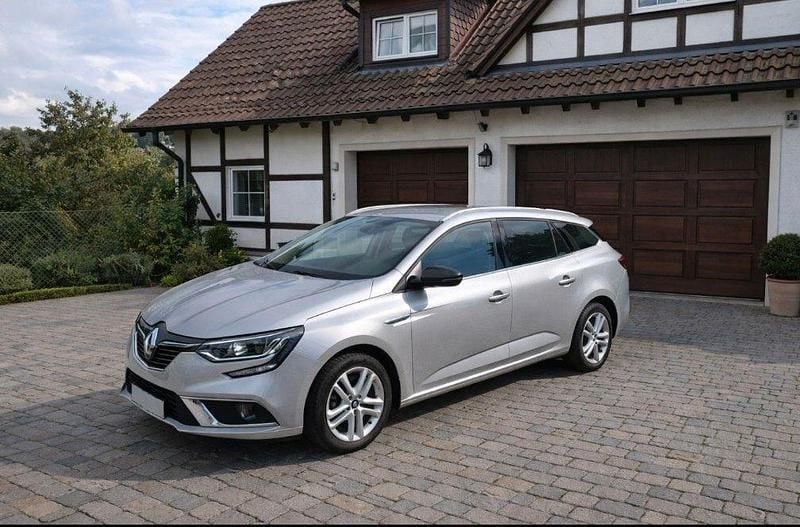 Gebraucht Renault Mégane GrandTour 110 PS (80 kW) 2017 Silber Kombi