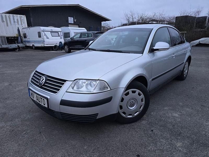 Silber Gebraucht 2004 VW Passat Limousine | 1.997 € (Fairer Preis) - Bild 1/4