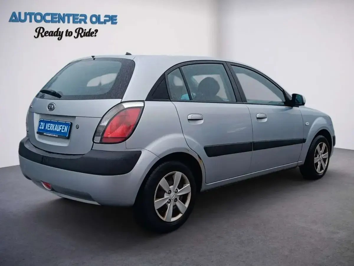 Gebraucht Kia Rio 97 PS (71 kW) 2009 Silber Kleinwagen