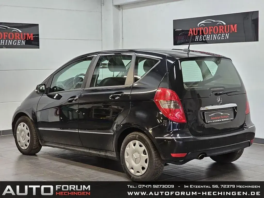 Używany Mercedes A160 95 KM (69 kW) 2011 Czarny Sedan/Limuzyna