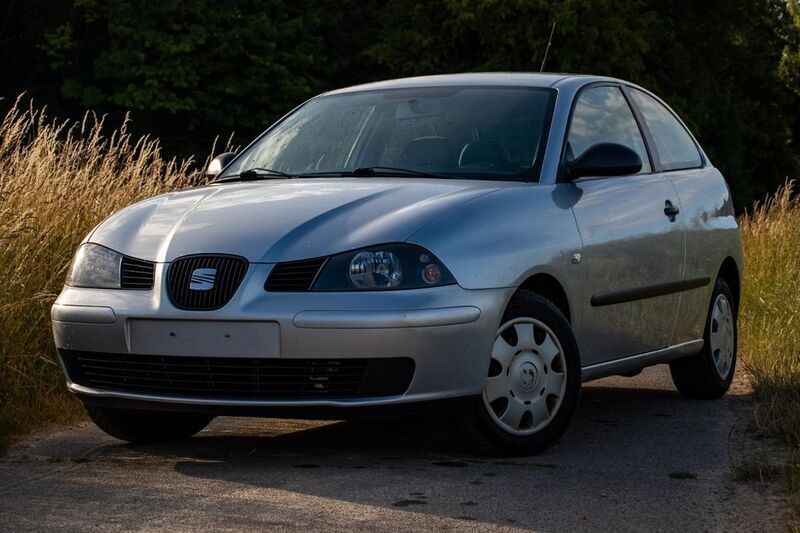 Silber Gebraucht 2003 Seat Ibiza Kleinwagen | 1.100 € (Fairer Preis) - Bild 1/4