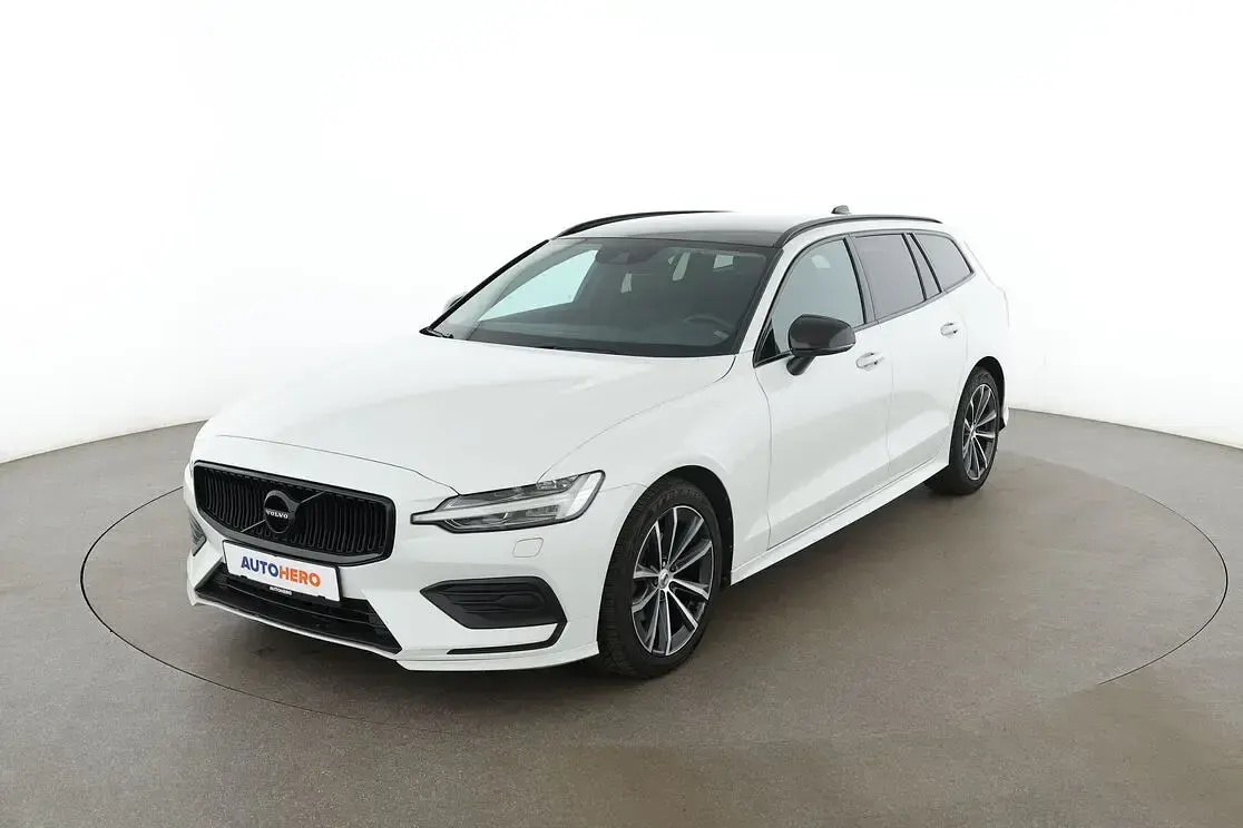 Gebraucht Volvo V60 Momentum 197 PS (144 kW) 2021 Kombi