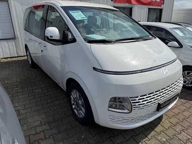 Neu Hyundai Staria Trend 224 PS (164 kW) 2025 Abyss black Van / Kleinbus