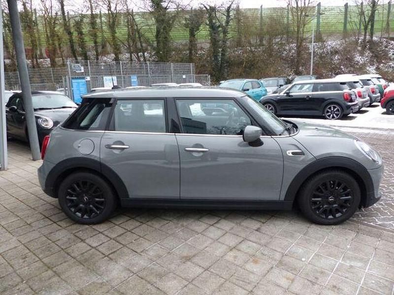 Gebraucht Mini Cooper Pepper 141 PS (103 kW) 2019 Moonwalk grey metallic Kleinwagen